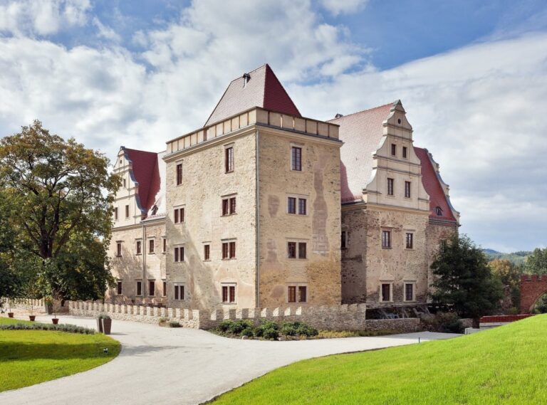 Odbudowa zamku w Goli Dzierżoniowskiej (woj. dolnośląskie)
