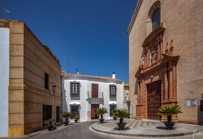 Plomby w staromiejskiej zabudowie – jak to robią w Hiszpanii