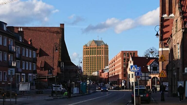 “Klasyczne” wieżowce oraz projekt przebudowy na neogotycki wieżowca “Zieleniak” w Gdańsku (główne zdjęcie)