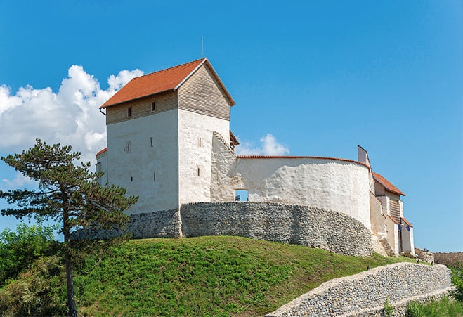 Rumunia – odbudowa pokrzyżackiego zamku Feldioara (Marienburg)