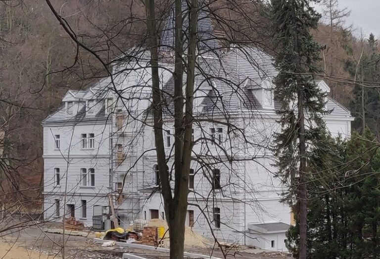 Zagórze Śląskie (powiat wałbrzyski) – renowacja pałacu z dramatyczną historią