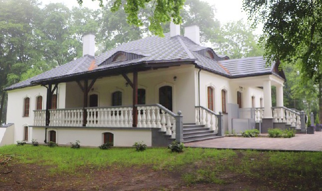 Bieliny (woj. podkarpackie, powiat niżański) – renowacja dworu Mniszchów