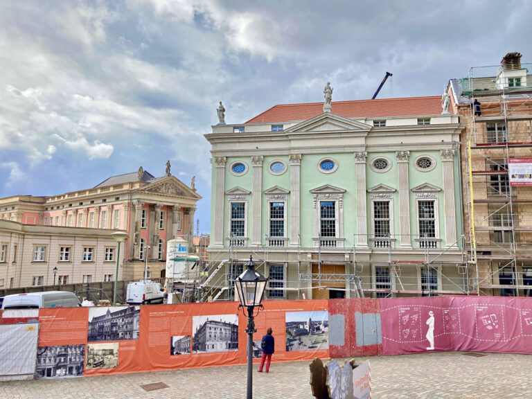 Niemcy – zrekonstruowana fasada Domu Klingera w Poczdamie