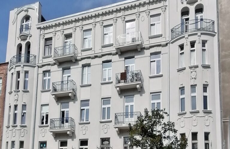 Warszawa – kamienica przy ul. Targowej 46 odzyskała detal