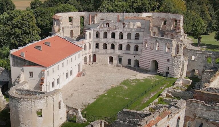 Janowiec (powiat puławski) – 7 mln zł na częściową odbudowę i renowację zamku