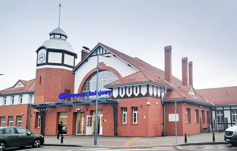 Kołobrzeg – dworzec kolejowy znów wygląda jak przed wojną chociaż drobne różnice są