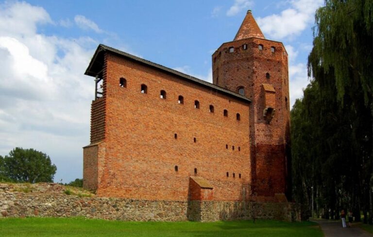 Rawa Mazowiecka – historia częściowej odbudowy zamku