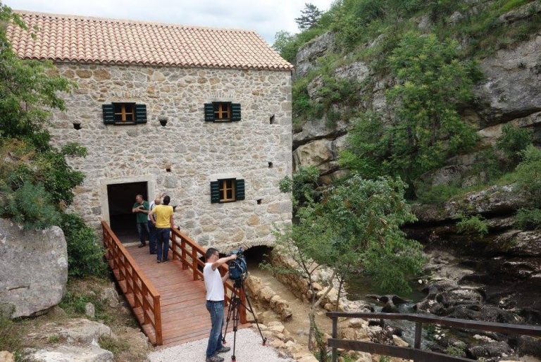 Chorwacja – odbudowa tradycyjnymi technikami starego młyna na rzece Čikola