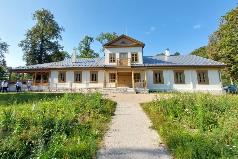 Litwa – dwór ppłk Jerzego Dąbrowskiego w Mazuryszkach wyremontowany w 2022 roku