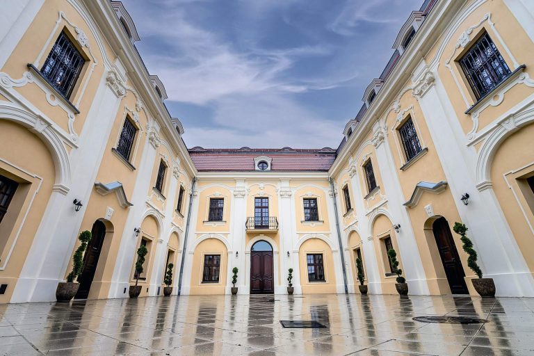Sośnicowice (woj. śląskie) – barokowy pałac po remoncie w latach 2022-2023