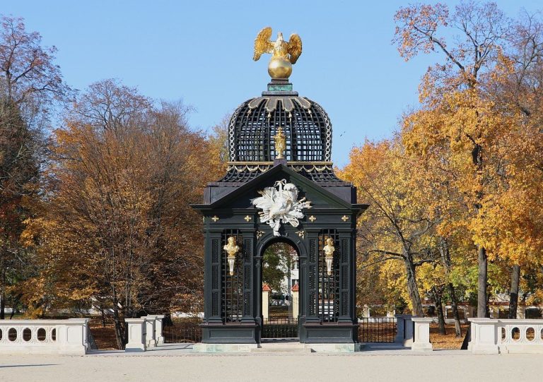 Białystok – Pawilon pod Orłem w ogrodach Pałacu Branickich – rekonstrukcja z 2011 roku