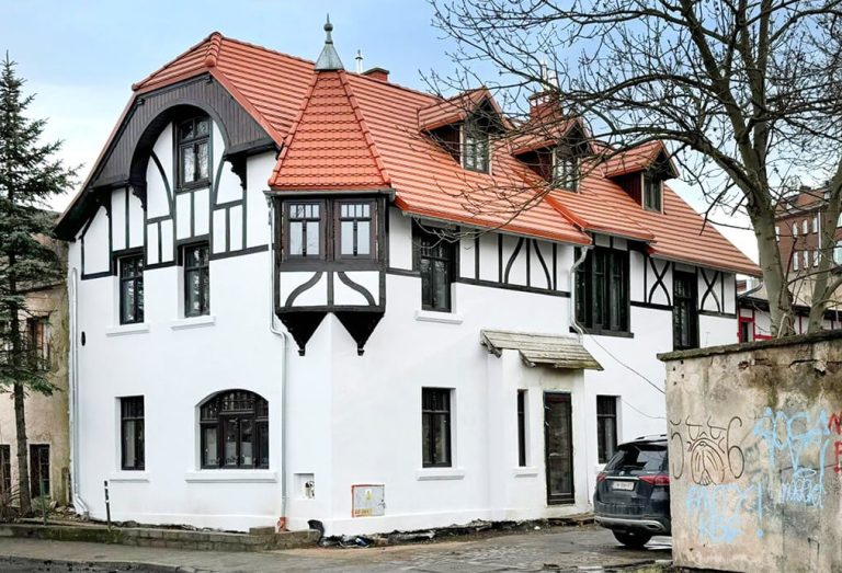 Jelenia Góra – budynek przy ul. Jana Kilińskiego 6 po remoncie elewacji