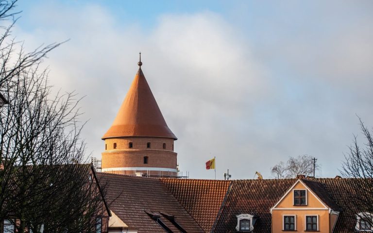 Litwa – Kłajpeda – kończą się prace nad odbudową Baszty Wielkiej na zamku krzyżackim