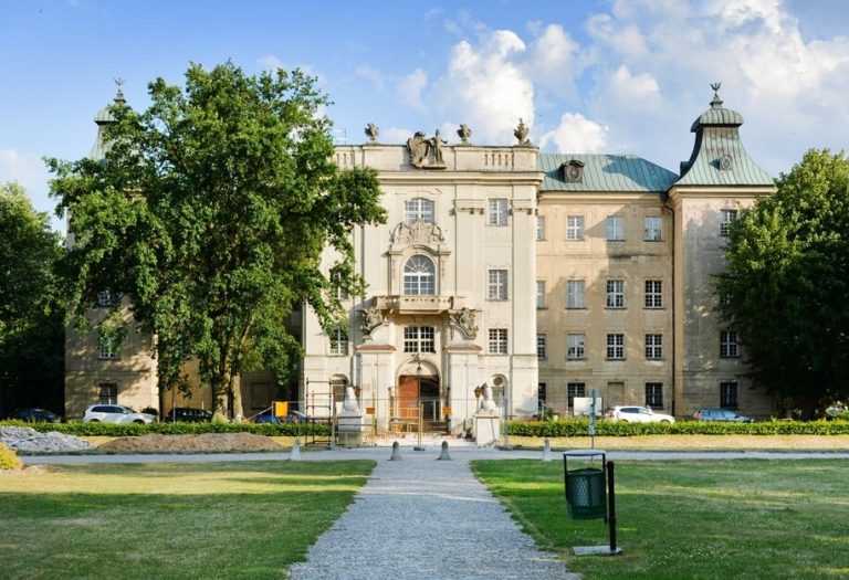 Rydzyna – zamek i trwająca do dzisiaj odbudowa