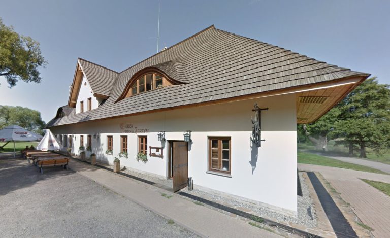 Stara Kamienica (woj. dolnośląskie) – historia odtworzenia oberży w pobliżu zamku Chudów