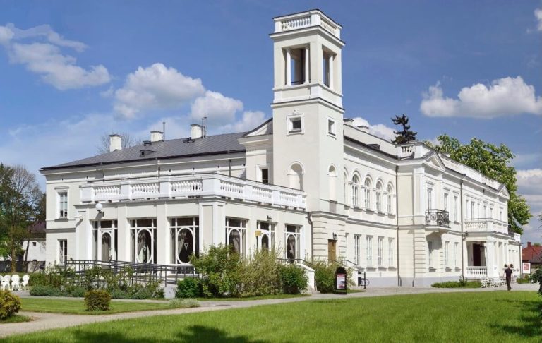 Sanniki (woj. mazowieckie) – remont pałacu i odbudowa oranżerii w latach 2011-13