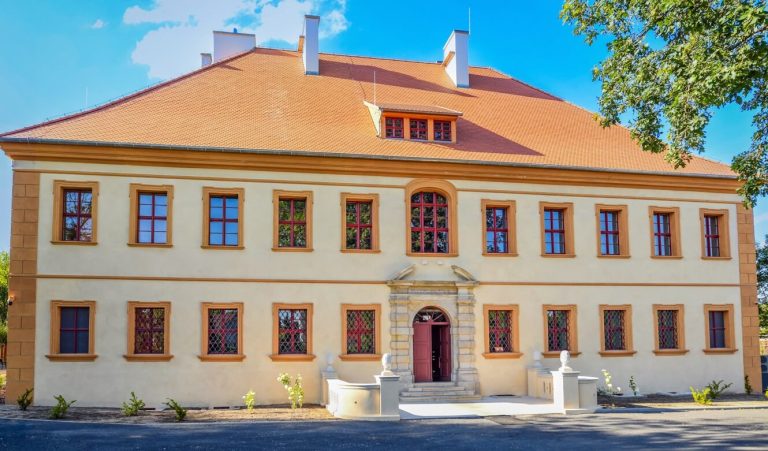 Zielona Góra-Ochla – uroczyste otwarcie dworu po zakończonych pracach remontowych