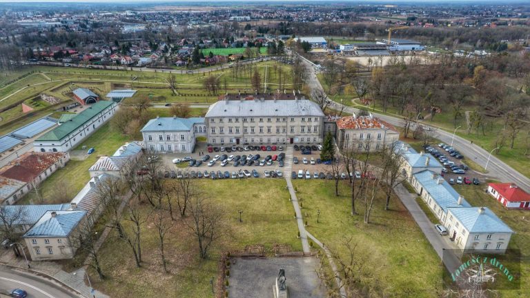 Zamość – politycy znajdą pieniądze na renowację pałacu, czy też zostaną nam tylko obrazki AI?