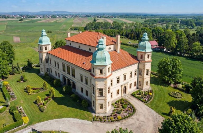 Podzamcze Piekoszowskie (woj. świętokrzyskie) – Pałac Tarłów – stan obecny, wizualizacje SI i nowoczesny projekt adaptacji ruin z 2014 roku