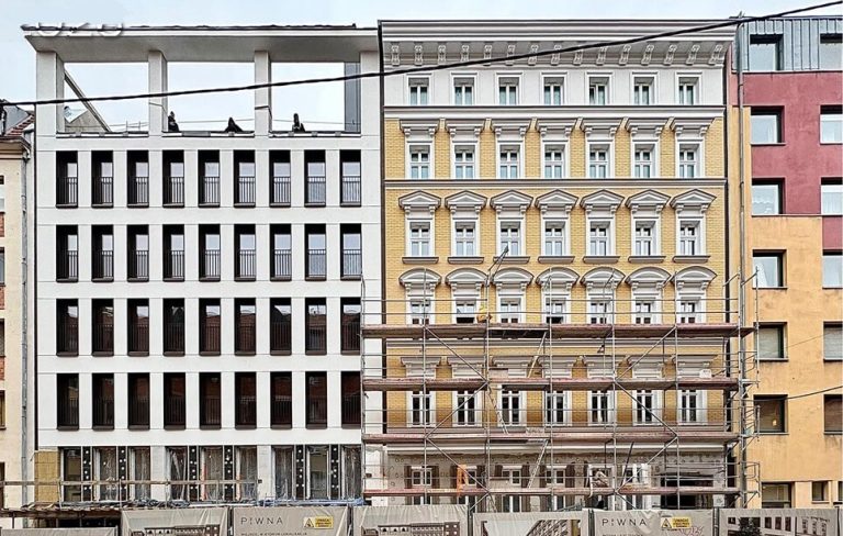 Wrocław – ul. Piwna 19-21 – zburzono dwie kamienice, odtworzono jedną… po 12 latach