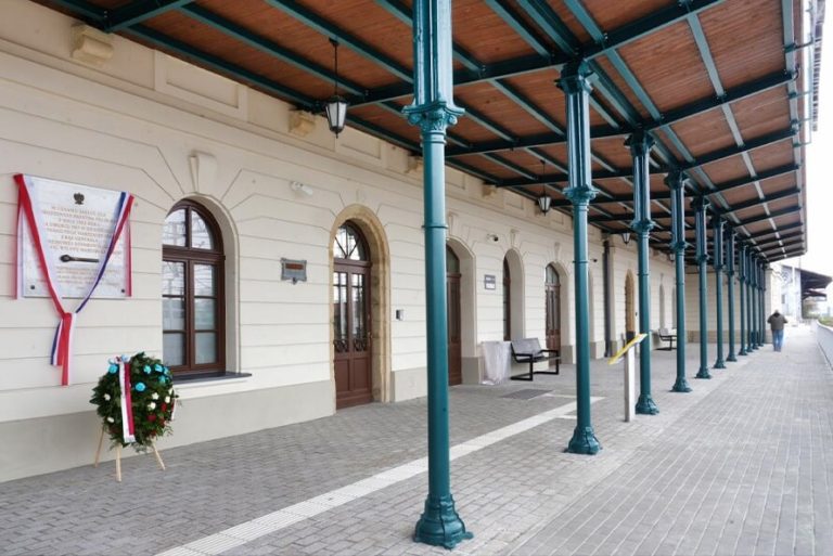 Czechowice-Dziedzice – dworzec kolejowy ze zrekonstruowanym detalem oraz żeliwnymi kolumnami
