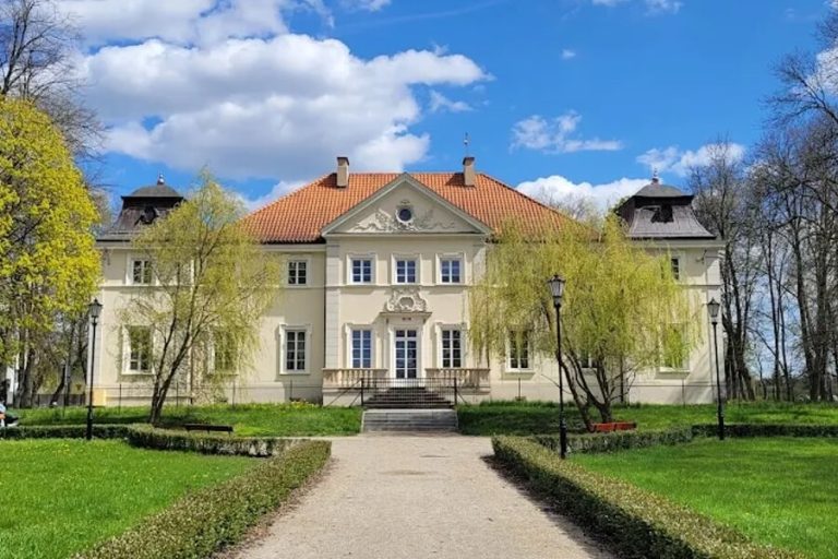 Wola Rasztowska (powiat wołomiński) – powojenna odbudowa pałacu w latach 1951-53