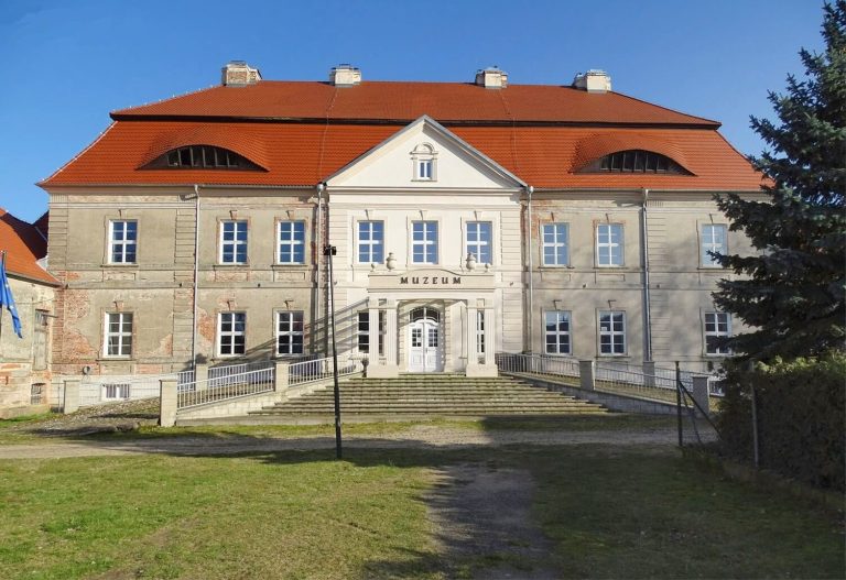 Siemczyno (woj. zachodniopomorskie, pow. drawski) – renowacja podupadającego pałacu
