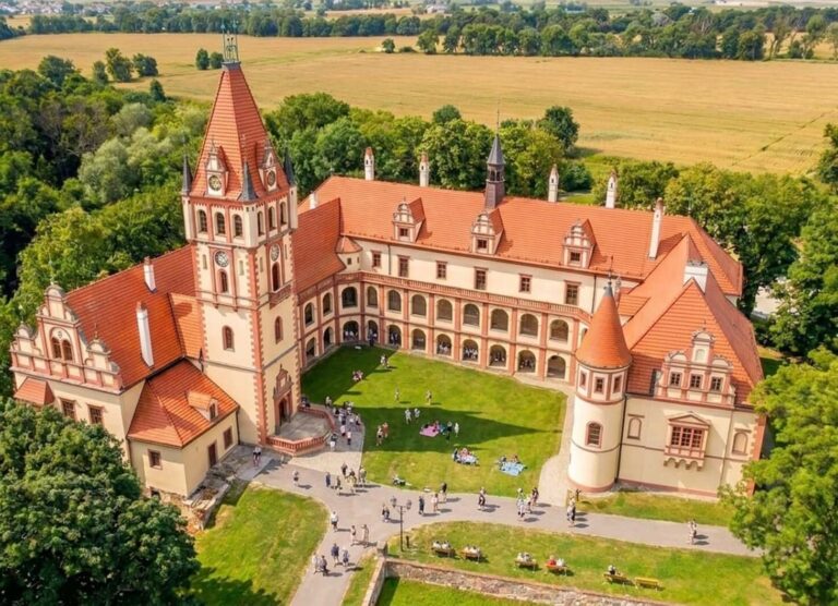 Tworków (woj. śląskie) – historia ruin zamku i wizualizacje, pokazujące jak mógłby wyglądać