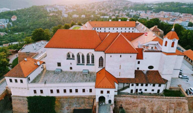 Czechy – wschodnie skrzydło zamku Szpilberg w Brnie – rekonstrukcja z lat 1995-2000